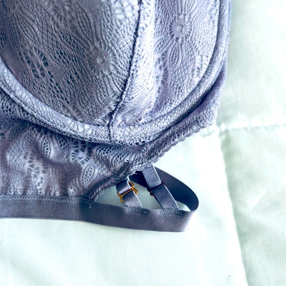 “FREE FANNY PACK” “NEW”  VICTORIA’S SECREY VERY SEXY BRA - Picture 2 of 5